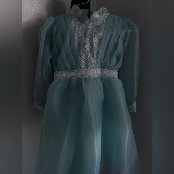 Adorable Young Girls Light Blue Dress! - Picture 1 of 8